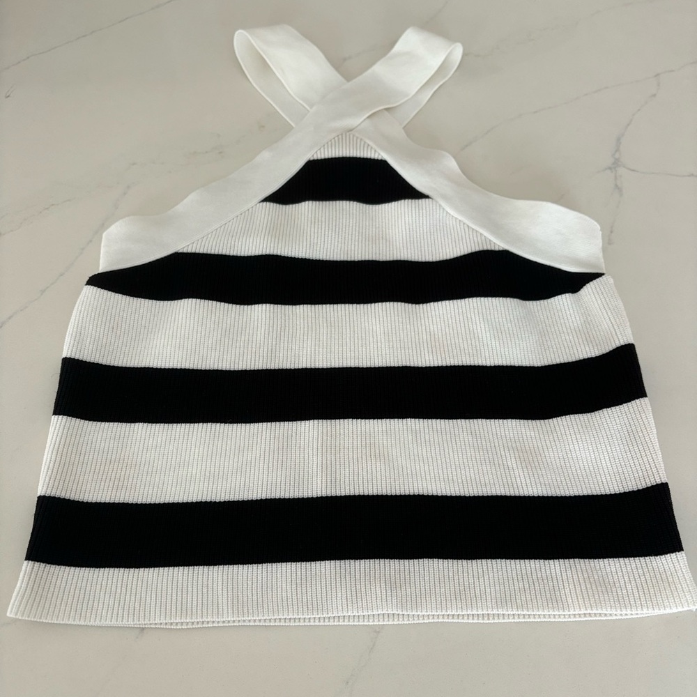 NEW FOREVER 21 RIBBED TOP LARGE